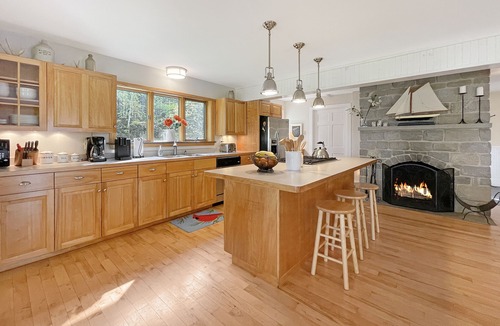 Damariscotta House | Beautiful, Secluded Pemaquid Lake Front Home