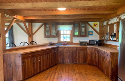 New Haven House | Beautiful timber frame just minutes to Middlebury!