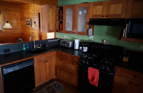 Woodstock House | Beautiful, Tranquil Woodstock Mountain House in the Middle of 4 Wooded Acres