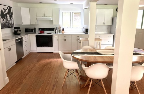 Weatogue Cottage | BEAUTIFUL TWIN LAKES RENTAL - Weekly or Seasonal Term Available