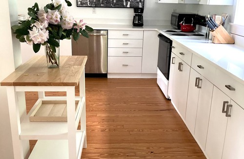 Weatogue Cottage | BEAUTIFUL TWIN LAKES RENTAL - Weekly or Seasonal Term Available