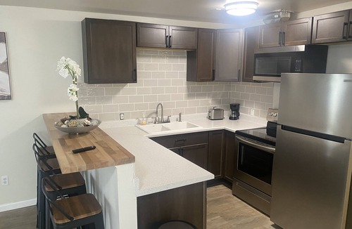 Midtown Anchorage Apartment | Beauty one-bedroom apartment mins for downtown. In mid-town