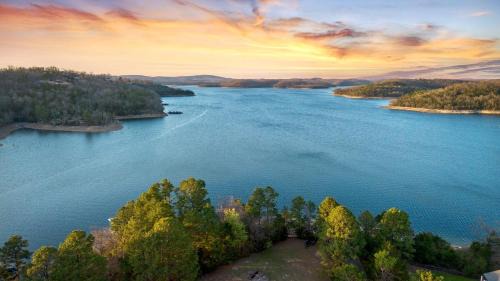 Rambo Riviera House | Beaver Lake Escape Sunset View Trails