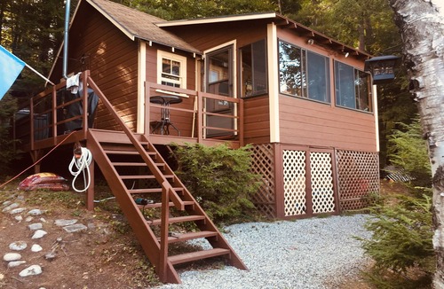 Belgrade Cottage | BELGRADE LAKES MAINE GREAT POND PRIVATE 2-BEDROOM COTTAGE 15 FEET FROM WATER