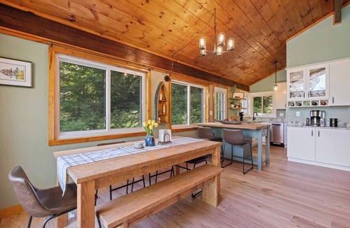 East Wakefield House | Belleau Lake Escape - Walking distance to lake
