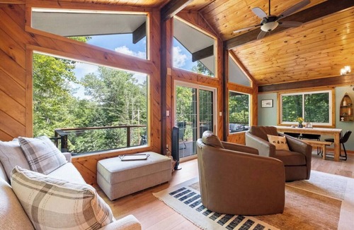 East Wakefield House | Belleau Lake Escape - Walking distance to lake