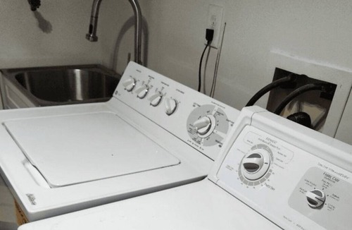 West Falls Church House | Beltway Gem: 1BR Oasis Top Decor