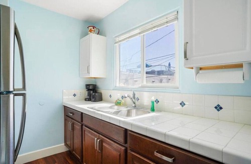 Mission Beach Apartment | Ben's Beach Bungalow 5, cheery Mission Beach 1BR!