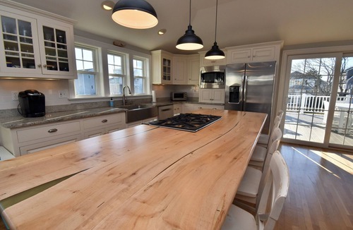 Misquamicut House | Benson - Walking Distance to the Beach!