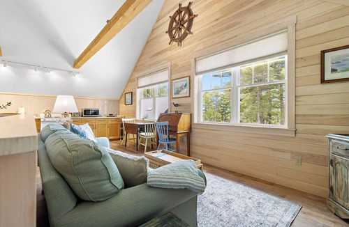 Cushing House | Bent River Guest Quarters - River-view couple retreat with kitchen, patio, AC, Wi-Fi