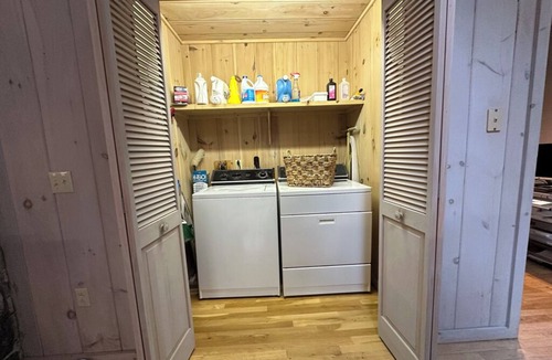 Otis House | Berkshire Holiday Home with Hot Tub & A+ Amenities