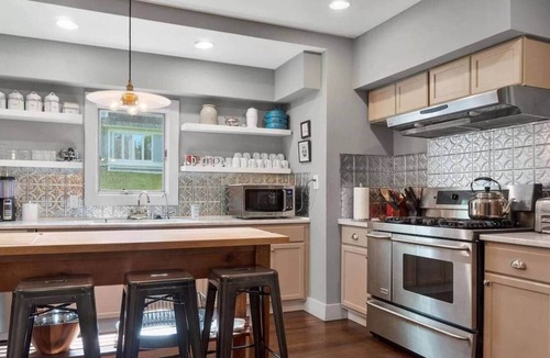 Lee House | Berkshire House Stay: 5BR/5BA