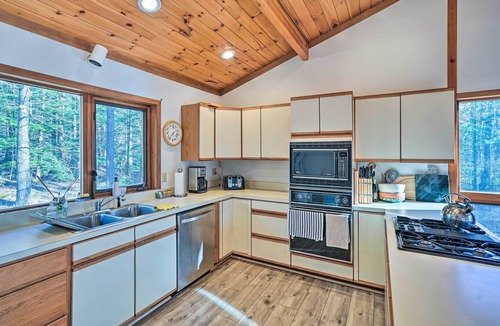Otis Cabin | Berkshires Cabin 2 Mi to Appalachian Trail!