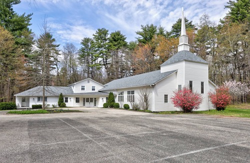 Ashley Falls House | Berkshires Retreat with Private Pickleball Court – Perfect for Large Groups!