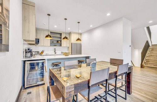 Deer Valley House | Best Location Ski Pad in Deer Valley! Right on free shuttle route! Sleeps 16!