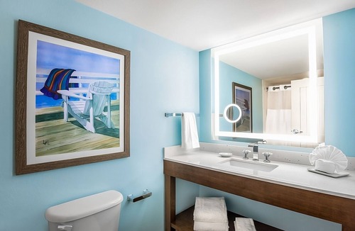 Osage Beach Hotel | Best Place to Stay in Missouri! 3 Relaxing Units, Pool, Free Parking, Lakeview