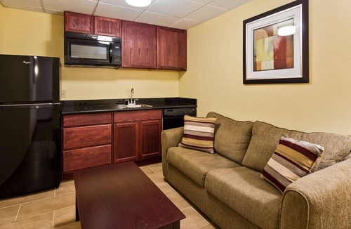 Brook Park Hotel | Best Western Airport Inn & Suites Cleveland