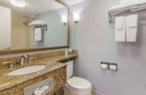 South Meadows Hotel | Best Western Hartford Hotel & Suites