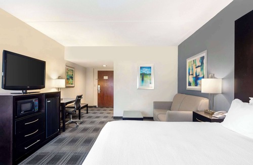 South Meadows Hotel | Best Western Hartford Hotel & Suites