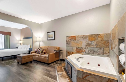 Clive Hotel | Best Western Plus Des Moines West Inn & Suites