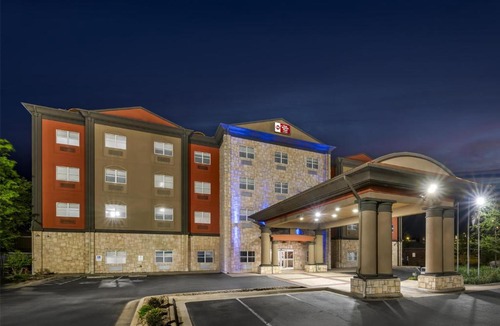 North Little Rock Hotel | Best Western Plus JFK Inn & Suites