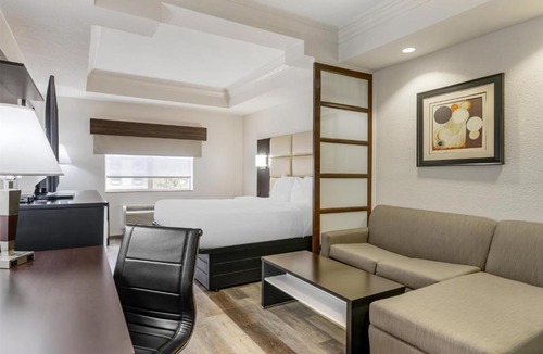 North Little Rock Hotel | Best Western Plus JFK Inn & Suites