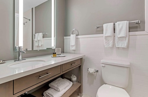 Waterloo Hotel | Best Western Plus Waterloo & Cedar Falls