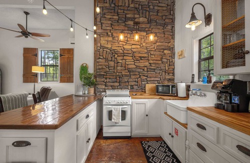 Rogers Cottage | Big Pine Holler | Cozy Cabin with Hot Tub