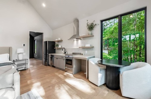New Plymouth Cabin | Birch at Arcadia Hills | Luxury Couples Cabin
