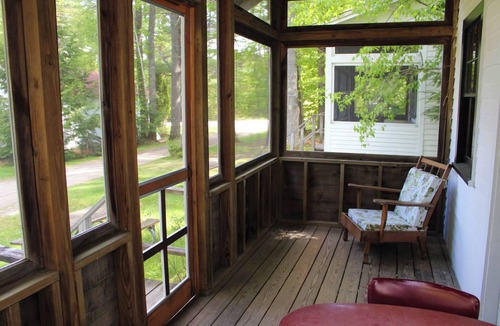North Sebago Cottage | Birch Cottage-Private Beach-Pets Welcome - Round Table Lodge, Sebago, Maine