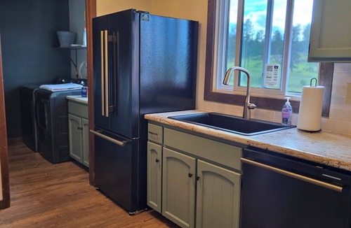 Custer Apartment | Bison Loft Suite- Trailers/UTV's/Bikers Welcome