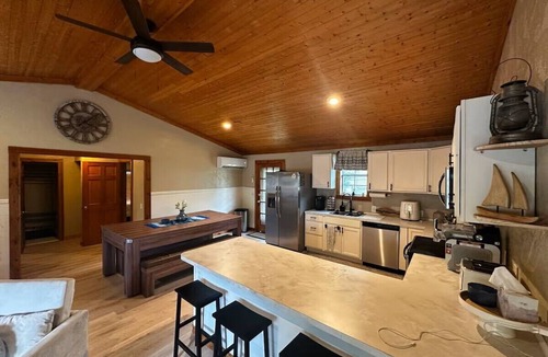 Porum Cottage | Bixby Cove Cottage 4-bedroom with plenty of outdoor space for family fun!