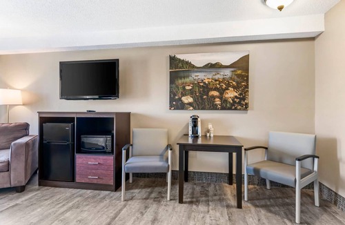 Orono Hotel | Black Bear Inn, an Ascend Collection Hotel