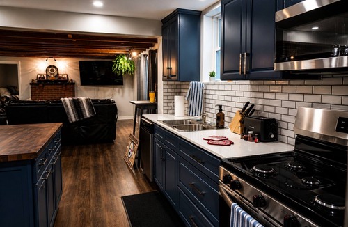 McKnight House | Blitzburg Bungalow: Beautiful 4-bedroom 15 mins from Pittsburgh