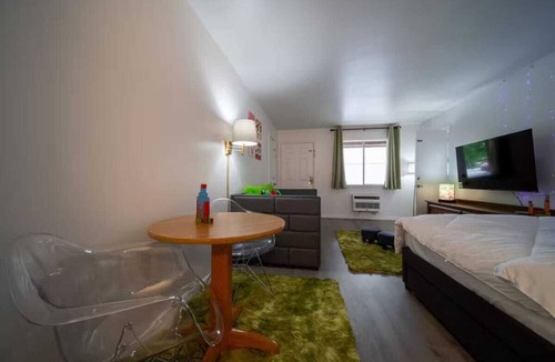 Eureka Springs Historic District Hotel | Block Room, #15 at Glory Dayz!