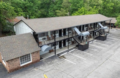 Eureka Springs Historic District Hotel | Block Room, #15 at Glory Dayz!