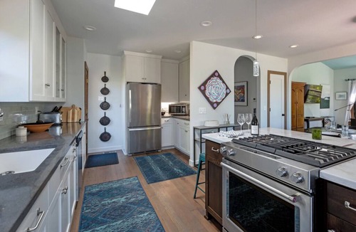 San Luis Obispo House | Blocks to Downtown SLO! Historical Casa 30 plus stay! Pet Friendly