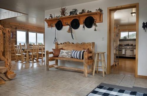 Newcastle House | Blue Mountain Ranch 7 Bedrooms, Sleeps 20