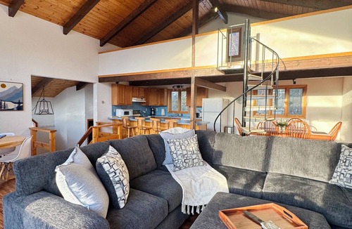 Jackson Ski Chalet | Bluebird Chalet - Spacious 3 bedroom + loft. Storyland, North Conway, Jackson