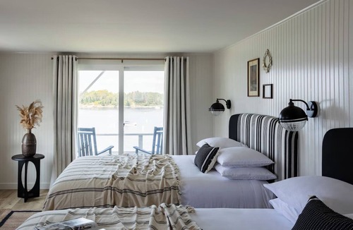 Ocean Point Hotel | Bluebird Ocean Point Inn| Oceanfront Double Queen | Free Coffee and Tea