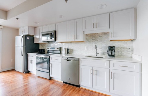 Ballston Apartment | Blueground | Ballston, fitness center, nr Arlington Cemetery