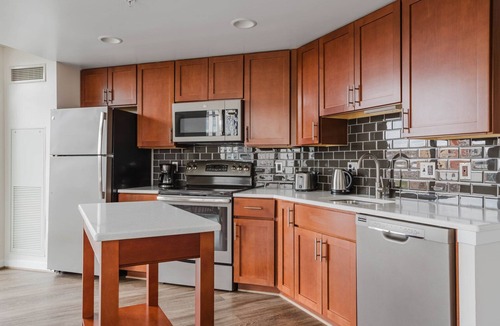 Ballston Apartment | Blueground | Ballston, pool, nr Arlington Park