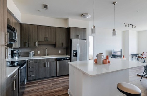 Waltham Apartment | Blueground | Bleachery, pool, nr Charles River