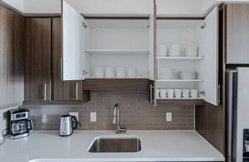 Waltham Apartment | Blueground | Bleachery, pool, nr Charles River