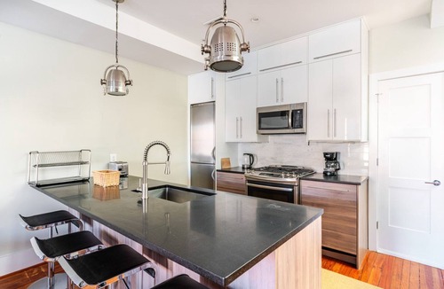 West Bath House | Blueground | Dupont Circle, garden & w/d, nr park