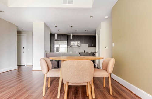 Reston Apartment | Blueground | Hunter Mill District, pool, nr Lake Anne