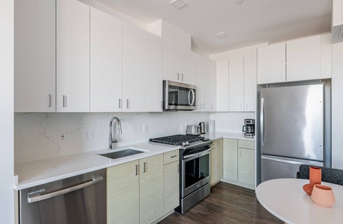 Newtonville Apartment | Blueground | Newtonville, fitness center, nr Crystal Lake