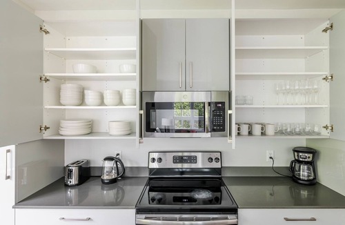 St. Elizabeth's Apartment | Blueground | St. Elizabeth's, pool, nr Brighton Park