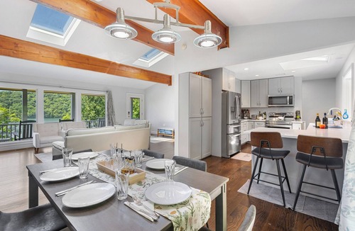 New Milford House | Bluewater Lodge at Candlewood Lake