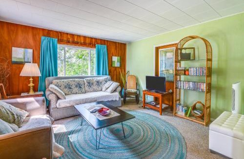 Sherrodsville House | Boat & Unwind! Charming Atwood Lake Farmhouse